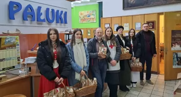 Zylsa od żnińskich licealistek  na Święto Niepodległości (zdjęcia+film)