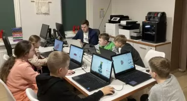 Klub Kodowania w łabiszyńskiej książnicy z nowym sprzętem. Jest nowocześnie!