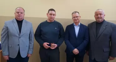 Złota odznaka z wieńcami dla Tomasza Słomowicza, brązowa dla Dawida Krawczyka; jakie są skutki uznania jeziora w Smerzynie za wodę stojącą? (film)