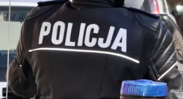 Zatrzymanie policjanta w Strzelnie, odebrano mu broń, odznakę i legitymację; jakie ma zarzuty?