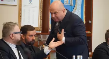 WiK ma zapłacić blisko 4 mln zł kary za brak pozwoleń wodno-prawnych.  Na sesji żnińskiej rady prawie doszło do bójki
