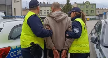 Cudzoziemiec na kradzieży w Żninie. Hałas na zapleczu dyskontu zaniepokoił świadka