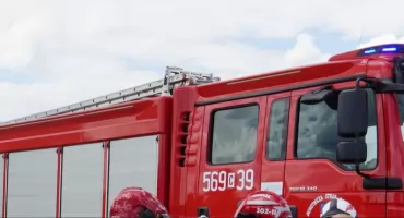 Podróżujący S-5 zobaczył dym nad lasem i zadzwonił po straż pożarną