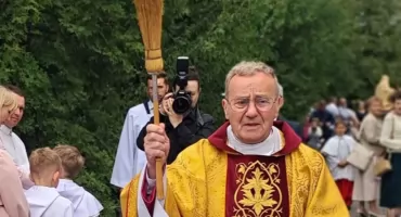Ks. Stefan Balcerzak przejdzie na emeryturę. Znamy nowego proboszcza parafii w Piechcinie. Zmiany też w Barcinie i Janowcu Wlkp.