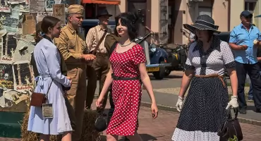 Moda retro  z czasów II Wojny Światowej na Łabiszyńskich Spotkaniach z Historią (3 fotosprawozdanie)