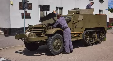Mini inscenizacja, obsługa działa samobieżnego SU-57.
