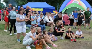 Rodzinny festyn w Kowalewie przyciągnął liczne grono mieszkańców. Nie zabrakło atrakcji i wspólnej zabawy