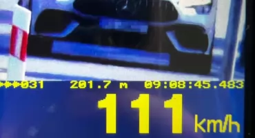 111 km/h w Nowym Dąbiu. Stracił prawo jazdy