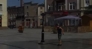 Kurtyny wodnej w Żninie brak. Jak sobie radzić w upał?