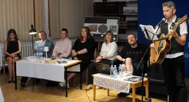 Letni wieczór z poezją w szubińskiej bibliotece