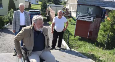 Jan Ludwiczak z petycją w Brukseli w sprawie drogi  Brzoza - Łabiszyn - Barcin. Problemy mieszkańców i zmarnowane pieniądze -uważa (film+ zdjęcia)