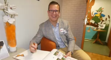 Prokuratura w Mogilnie umorzyła postępowanie w sprawie Roberta Luchowskiego, a komisja dyscyplinarna w kuratorium oświaty je odwiesiła