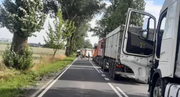 Wypadek w Sarbinowie. Droga do Janowca Wlkp. zablokowana. Kierowca passata w szpitalu
