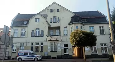  Scianę przy starym, janowieckim ośrodku zdrowia ozdobi mural
