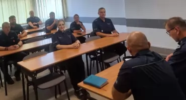 Mł. asp. Adam Stawicki z komisariatu w Barcinie najlepszym oskarżycielem publicznym (zdjęcia)