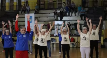 III Senioriada w Barcinie: rywalizacja i wspaniała zabawa 10 drużyn (zdjęcia + film)