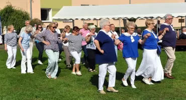 Senioriada w Szubinie w morskim klimacie. Była muzyka, taniec i wspólna zabawa (zdjęcia + film)
