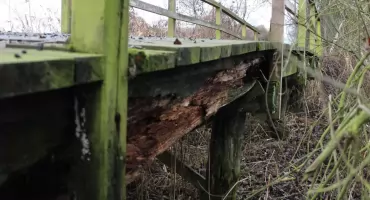 Mostek na Wełnie - Brak działań odetnie pieszych (tekst sprzed sześciu lat) 
