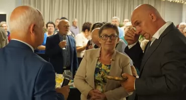 Łzy i łamiący się głos na zabawie żnińskich emerytów. Pożegnali lato i byłego dyrektora ŻDK (zdjęcia+film)