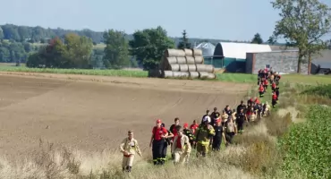 III Rajd Pieszy Służb Mundurowych: 13 km po pałuckich ścieżkach a na trasie nawet pięcioletni druhowie (zdjęcia+film)