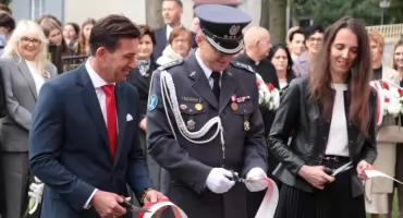 Odsłonięcie muralu w Szkole Podstawowej im. Wandy Dobaczewskiej w Gąsawie - jego tematyka nie jest przypadkowa