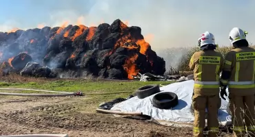 Spłonął stóg w Godawach. Bydło potrzebuje słomy i siana