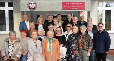 Po 50 latach wrócili do swojej szkoły. Wyjątkowe spotkanie absolwentów rocznika 1976